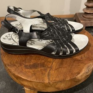 Bare Traps sandals